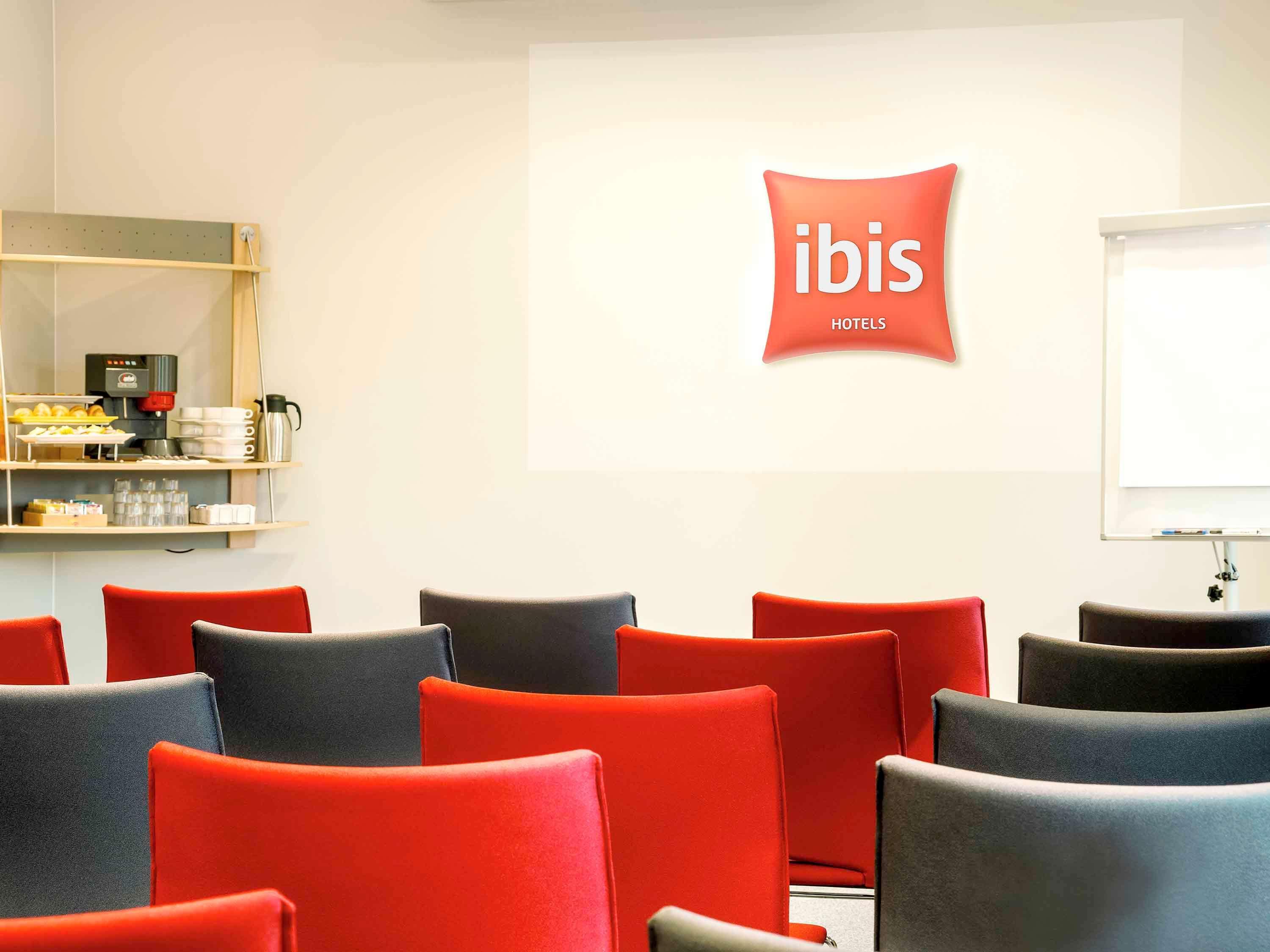 Ibis Warszawa Ostrobramska Hotel Bagian luar foto