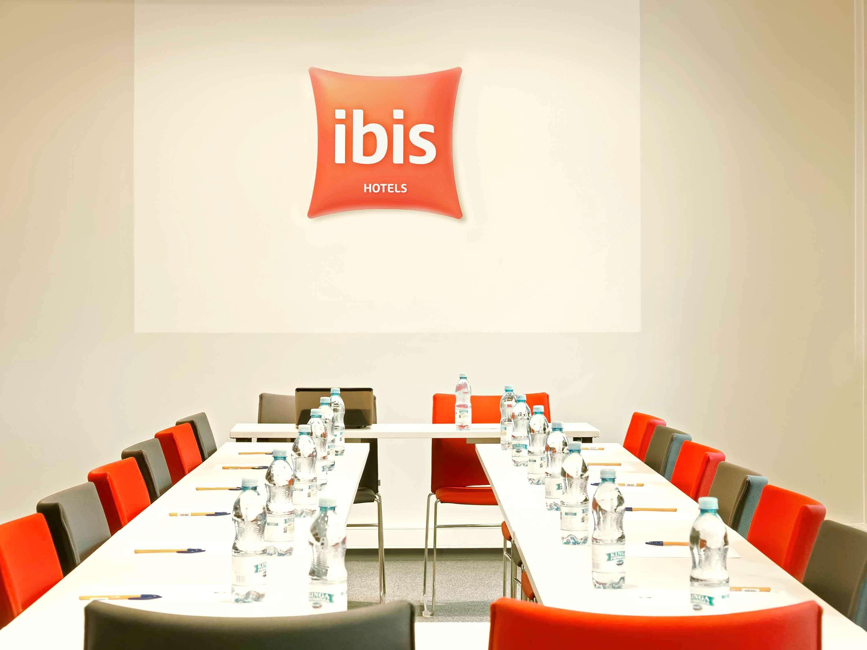 Ibis Warszawa Ostrobramska Hotel Bagian luar foto